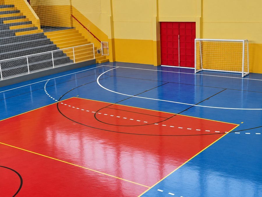 Quadra poliesportiva com pintura de piso